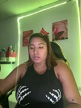 morena-2025 online show from May 11, 2026, 8:50 pm