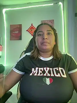 morena-2025 online show from May 13, 2026, 7:33 pm