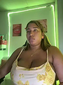 morena-2025 online show from May 23, 2026, 9:41 pm