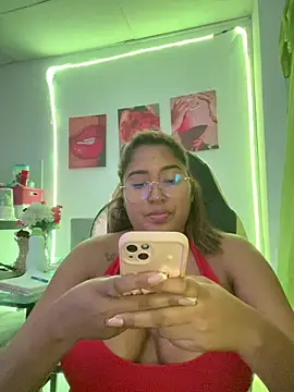 morena-2025 online show from May 28, 2026, 2:20 am