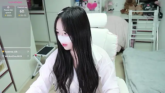 kimhyeona2005 online show from April 30, 2026, 12:00 pm