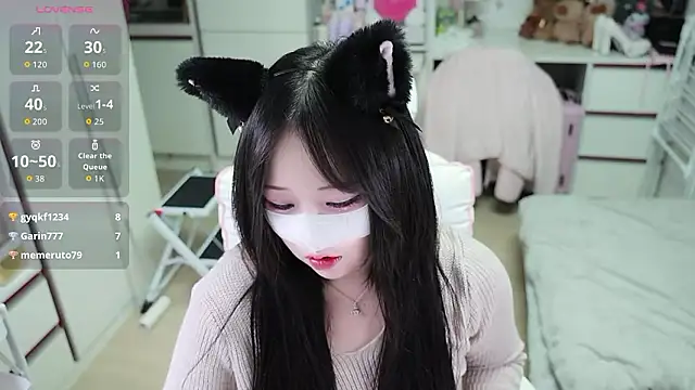 kimhyeona2005 online show from May 7, 2026, 11:59 am
