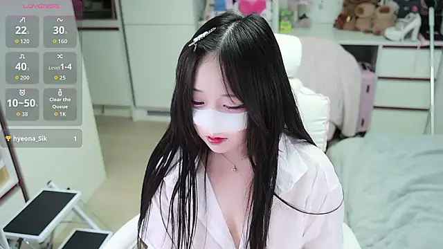 kimhyeona2005 online show from May 8, 2026, 11:37 am