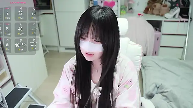 kimhyeona2005 online show from May 9, 2026, 11:26 am