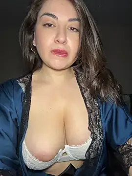 Lovynna online show from May 3, 2026, 7:09 pm