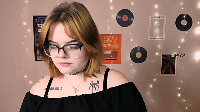 Snapshot of lika_pop chatting on November 16, 2025, 10:21 am lika pop online show from November 16, 2025, 10:21 am