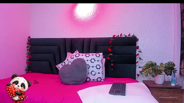 VictoriaRouge  online show from February 15, 2026, 4:31 am