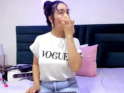 VictoriaRouge  online show from June 5, 2026, 8:25 pm