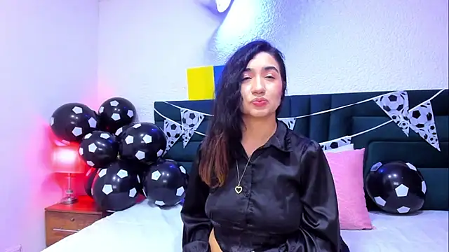VictoriaRouge  online show from June 11, 2026, 8:29 pm