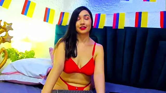 Snapshot of VictoriaRouge_ chatting on July 7, 2026, 12:02 am VictoriaRouge online show from July 7, 2026, 12:02 am