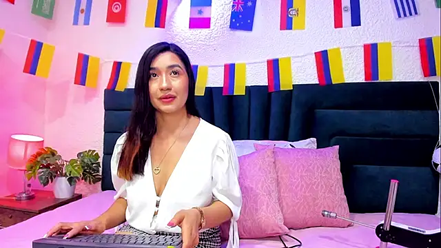 Snapshot of VictoriaRouge_ chatting on July 9, 2026, 8:46 pm VictoriaRouge online show from July 9, 2026, 8:46 pm