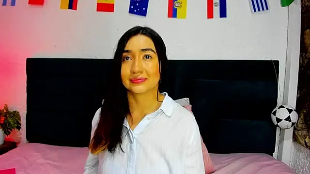 Snapshot of VictoriaRouge_ chatting on July 18, 2026, 8:34 pm VictoriaRouge online show from July 18, 2026, 8:34 pm