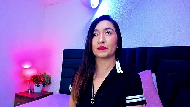 Snapshot of VictoriaRouge_ chatting on August 8, 2026, 8:22 pm VictoriaRouge online show from August 8, 2026, 8:22 pm