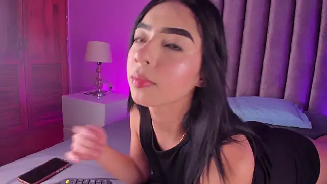 Snapshot of GabrielaSuarez_ chatting on May 20, 2026, 7:53 pm GabrielaSuarez online show from May 20, 2026, 7:53 pm