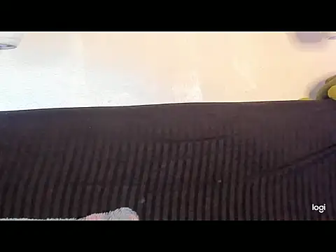 aprille15 online show from February 22, 2026, 3:32 pm