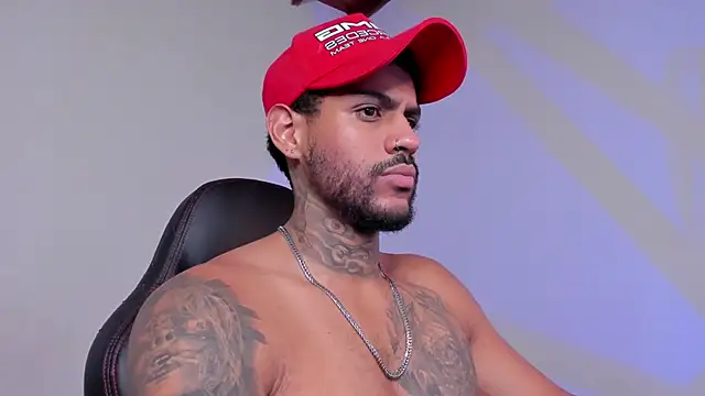 LuigiVitale 1 online show from December 3, 2025, 1:35 am