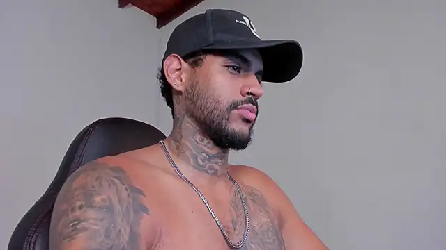 LuigiVitale 1 online show from December 15, 2025, 5:12 am