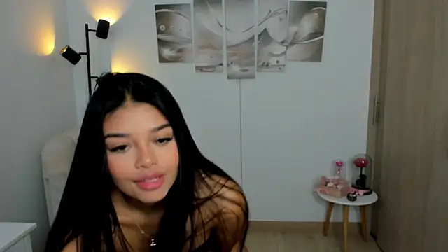 haileyflorez  online show from May 6, 2026, 2:55 pm