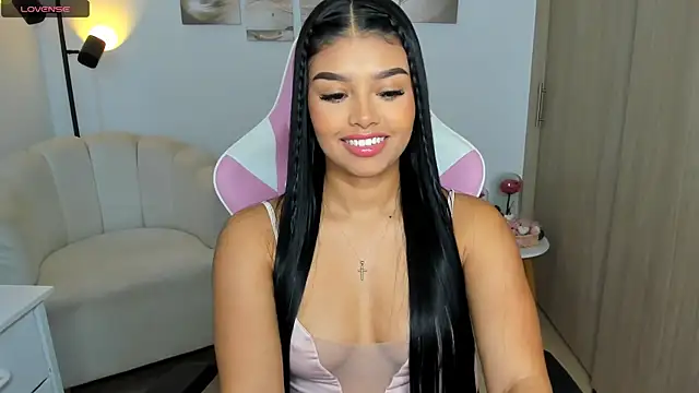 haileyflorez  online show from June 10, 2026, 2:38 pm