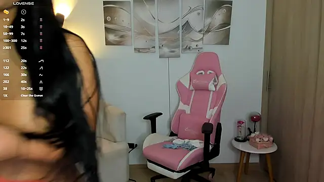 haileyflorez  online show from June 11, 2026, 1:09 pm