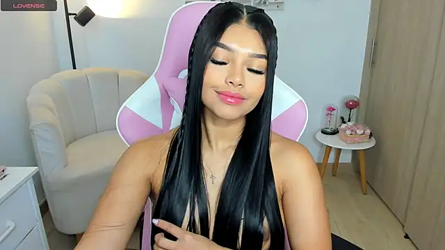 haileyflorez  online show from June 12, 2026, 2:05 pm