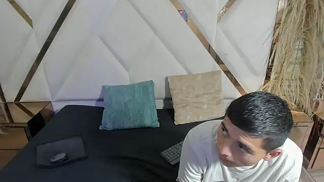 Pleasuresex1 online show from December 4, 2025, 8:39 pm