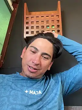 Snapshot of algila08 chatting on April 12, 2026, 11:32 pm algila08 online show from April 12, 2026, 11:32 pm