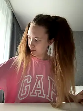 Holy Poly online show from December 5, 2025, 8:23 am