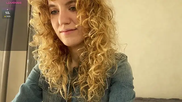 Snapshot of Play_Me_Softly chatting on March 9, 2026, 11:47 am Play Me Softly online show from March 9, 2026, 11:47 am