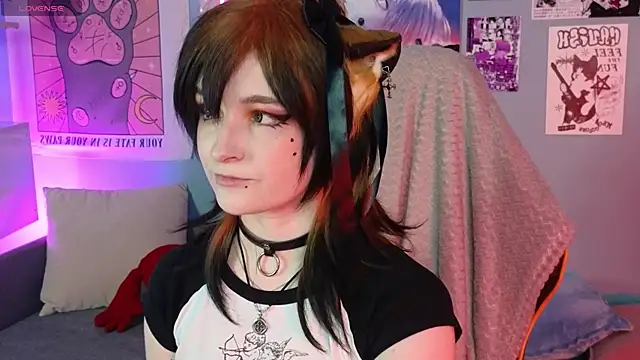 Snapshot of vronnier chatting on April 14, 2026, 3:18 pm vronnier online show from April 14, 2026, 3:18 pm