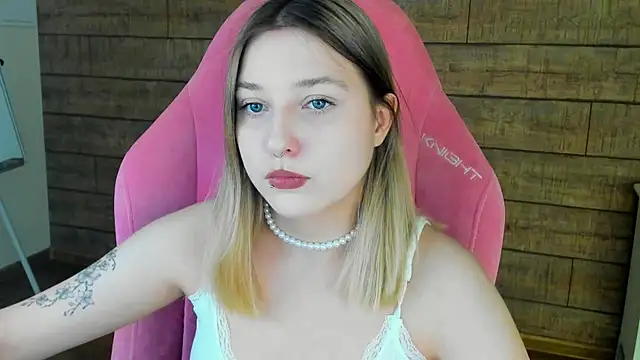 TinnaBurton online show from May 6, 2026, 4:23 pm