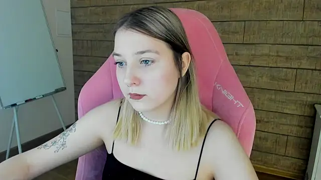 TinnaBurton online show from May 10, 2026, 4:23 pm