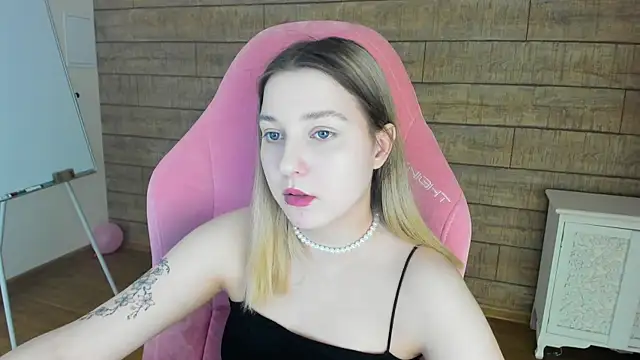 TinnaBurton online show from May 28, 2026, 4:37 pm