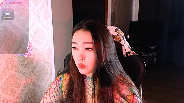 Emma Uilson online show from December 19, 2025, 7:37 am