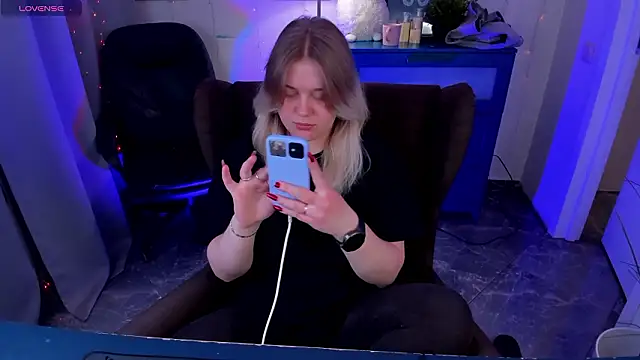 LouiseMous online show from February 1, 2026, 9:02 pm