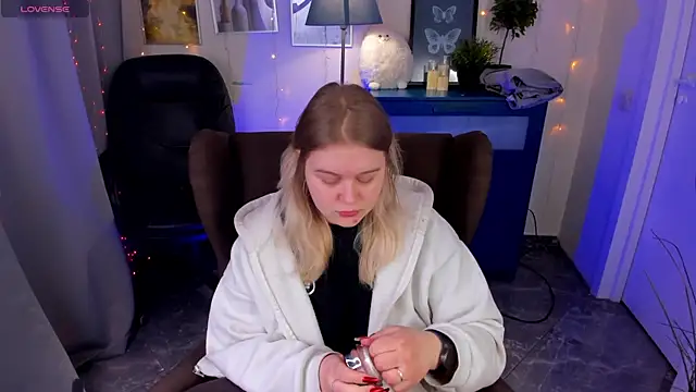 LouiseMous online show from February 4, 2026, 8:03 pm