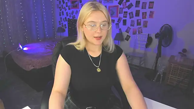 LouiseMous online show from July 7, 2026, 3:16 pm