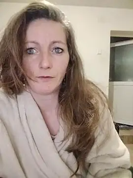 CrazyMaya39 online show from April 25, 2026, 11:57 pm