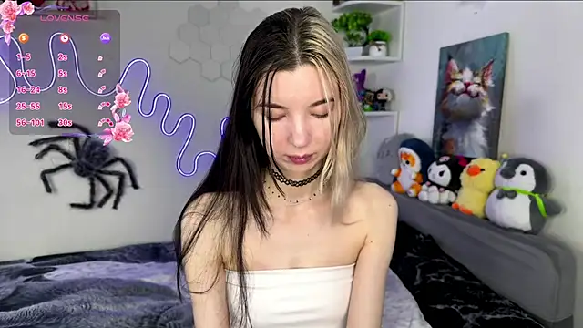 Snapshot of Emmie_shy chatting on May 18, 2026, 10:04 pm Emmie shy online show from May 18, 2026, 10:04 pm