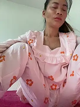 Snapshot of pitty_mymi chatting on April 4, 2026, 11:02 pm pitty mymi online show from April 4, 2026, 11:02 pm