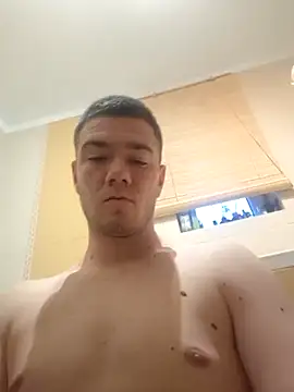 szymoek online show from December 4, 2025, 2:26 pm