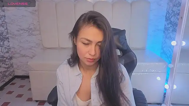 Maleja v  online show from November 21, 2025, 1:21 pm