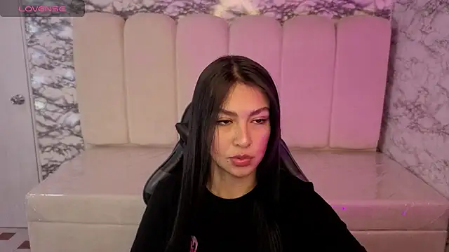 Maleja v  online show from December 3, 2025, 1:42 pm