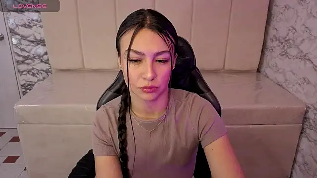 Maleja v  online show from December 5, 2025, 1:09 pm