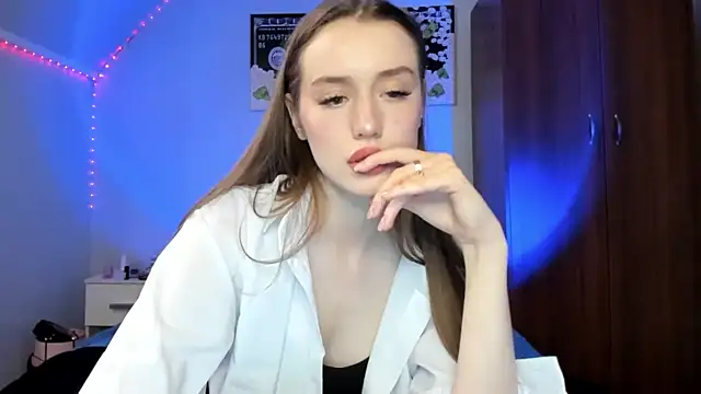 tinyglow online show from February 5, 2026, 7:51 pm