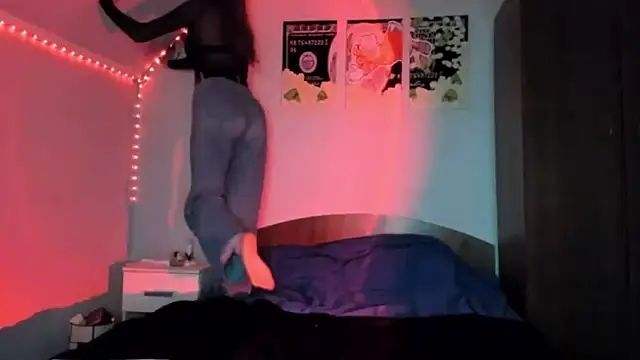 Snapshot of tinyglow chatting on March 5, 2026, 7:43 pm tinyglow online show from March 5, 2026, 7:43 pm