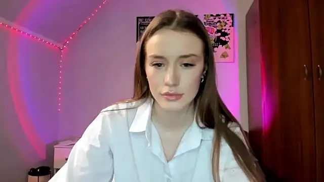 Snapshot of tinyglow chatting on March 6, 2026, 6:15 pm tinyglow online show from March 6, 2026, 6:15 pm