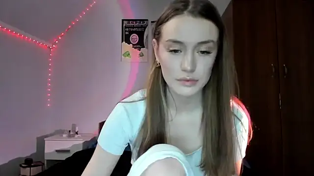 Snapshot of tinyglow chatting on March 9, 2026, 9:30 pm tinyglow online show from March 9, 2026, 9:30 pm