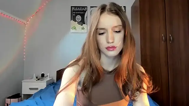 Snapshot of tinyglow chatting on March 18, 2026, 8:12 pm tinyglow online show from March 18, 2026, 8:12 pm