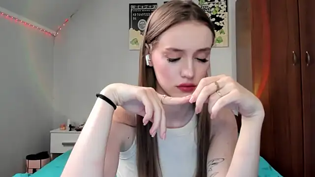 Snapshot of tinyglow chatting on March 30, 2026, 9:38 pm tinyglow online show from March 30, 2026, 9:38 pm